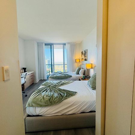 Lovely 2Bed 1Bath Condo With Private Balcony 18Th Floor Hallandale Beach Exteriör bild