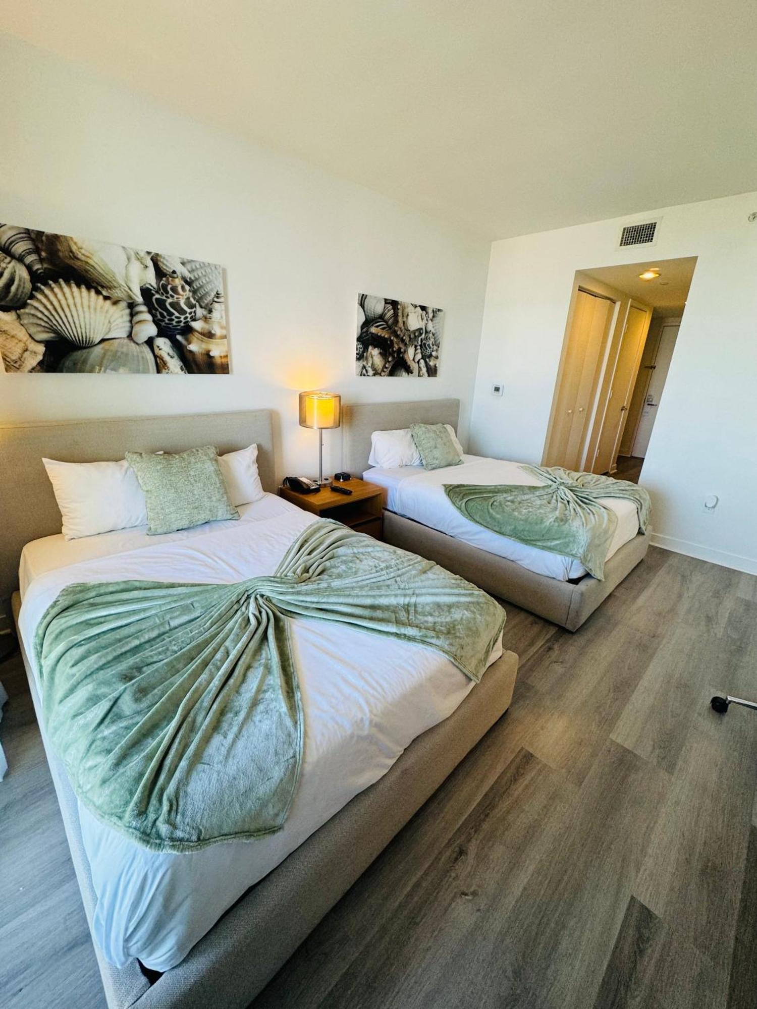 Lovely 2Bed 1Bath Condo With Private Balcony 18Th Floor Hallandale Beach Exteriör bild
