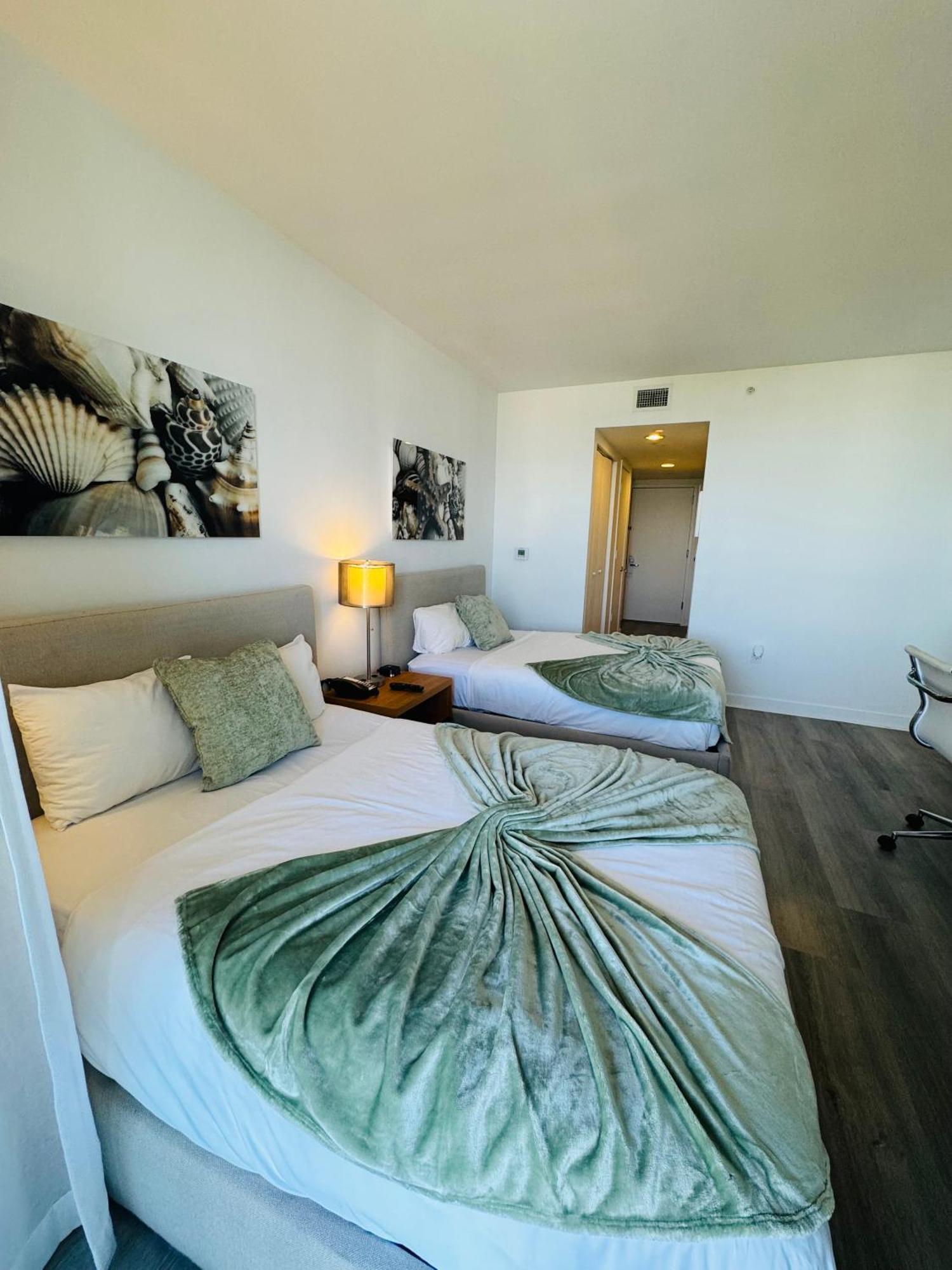 Lovely 2Bed 1Bath Condo With Private Balcony 18Th Floor Hallandale Beach Exteriör bild