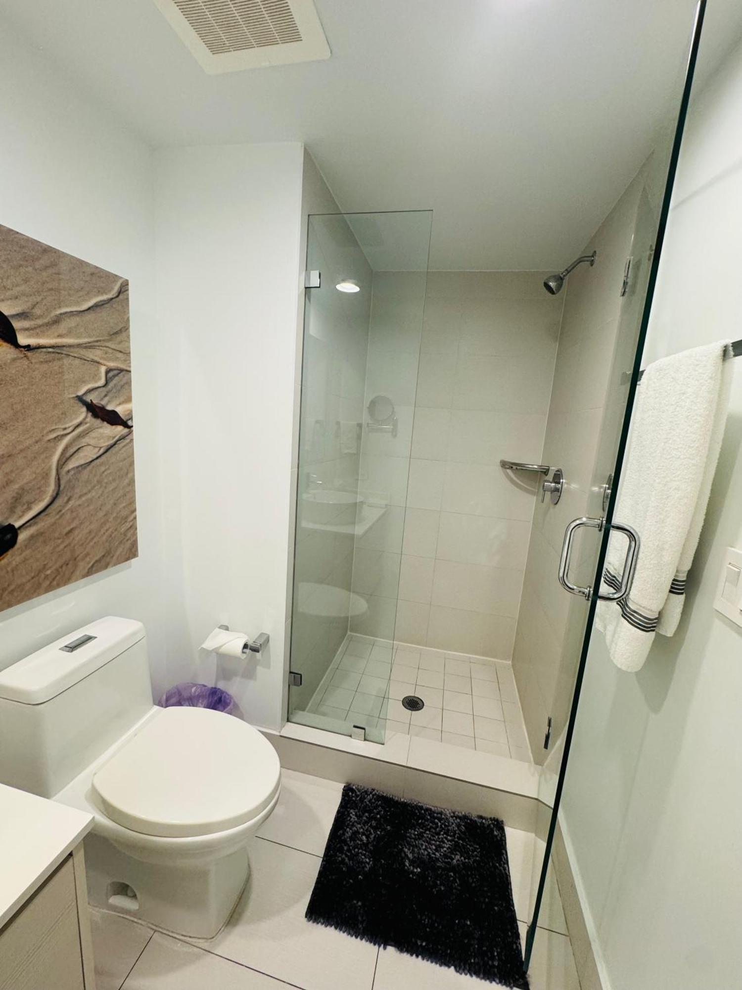 Lovely 2Bed 1Bath Condo With Private Balcony 18Th Floor Hallandale Beach Exteriör bild